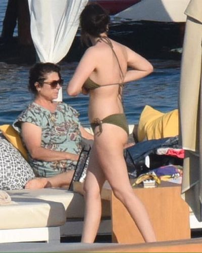 Esra Bilgiç seksi ifşa fotoğrafı 706