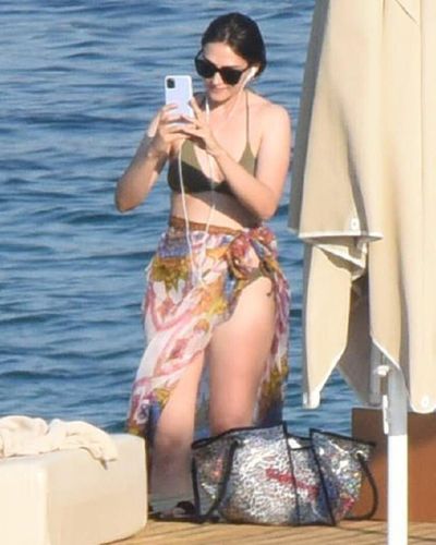 Esra Bilgiç seksi ifşa fotoğrafı 707