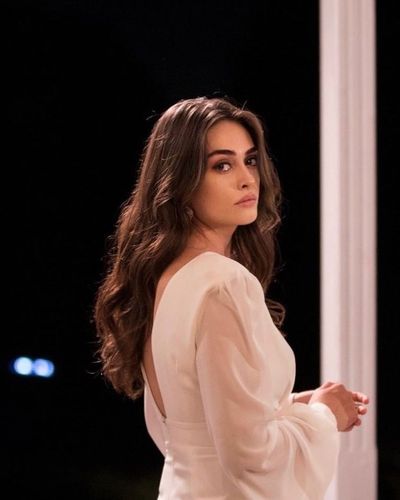 Esra Bilgiç seksi ifşa fotoğrafı 710