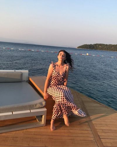 Esra Bilgiç seksi ifşa fotoğrafı 712