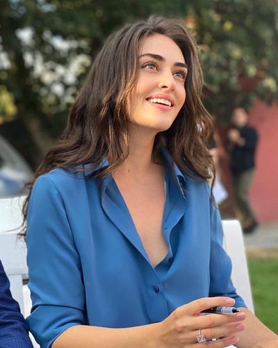 Esra Bilgiç seksi ifşa fotoğrafı 714