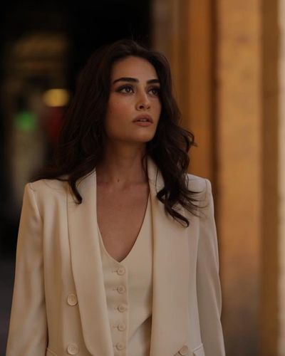 Esra Bilgiç seksi ifşa fotoğrafı 717