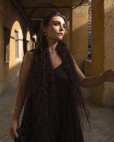 Esra Bilgiç seksi ifşa fotoğrafı 718