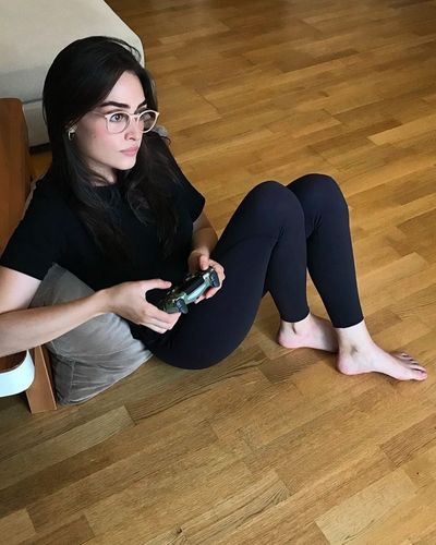 Esra Bilgiç seksi ifşa fotoğrafı 722