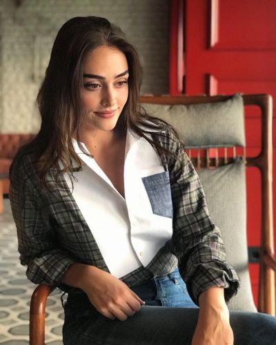 Esra Bilgiç seksi ifşa fotoğrafı 727