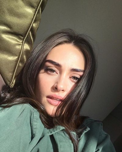 Esra Bilgiç seksi ifşa fotoğrafı 731