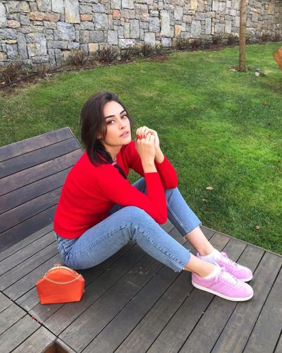 Esra Bilgiç seksi ifşa fotoğrafı 735
