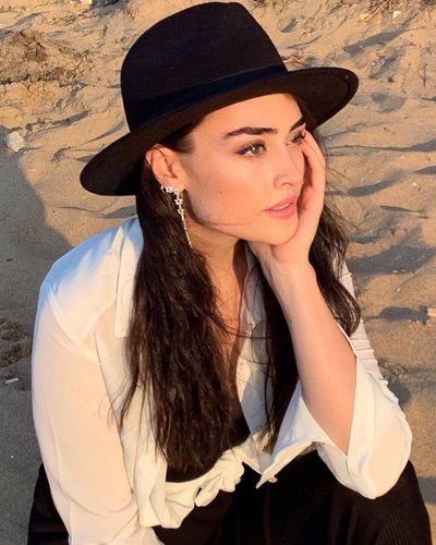 Esra Bilgiç seksi ifşa fotoğrafı 753