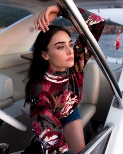 Esra Bilgiç seksi ifşa fotoğrafı 757