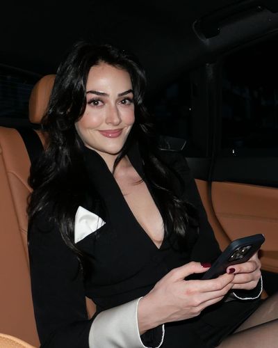 Esra Bilgiç seksi ifşa fotoğrafı 77