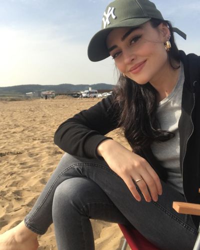 Esra Bilgiç seksi ifşa fotoğrafı 785