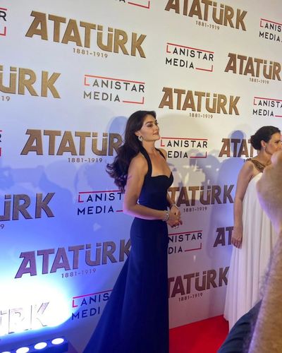 Esra Bilgiç seksi ifşa fotoğrafı 78
