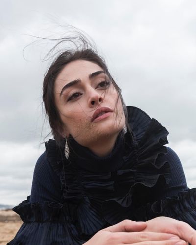 Esra Bilgiç seksi ifşa fotoğrafı 795