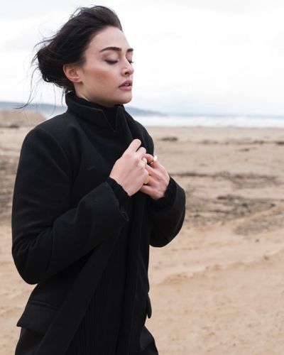 Esra Bilgiç seksi ifşa fotoğrafı 796