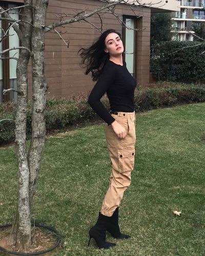 Esra Bilgiç seksi ifşa fotoğrafı 804