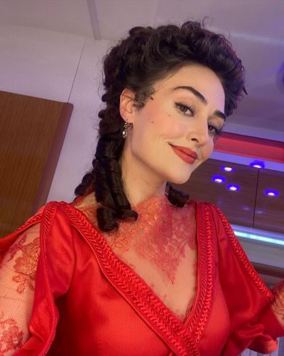 Esra Bilgiç seksi ifşa fotoğrafı 80
