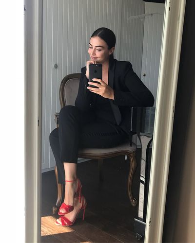 Esra Bilgiç seksi ifşa fotoğrafı 812