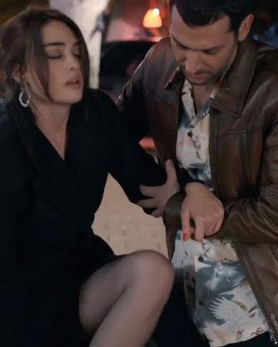 Esra Bilgiç seksi ifşa fotoğrafı 821