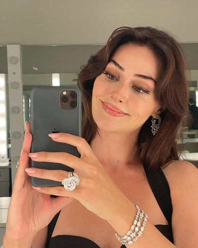 Esra Bilgiç seksi ifşa fotoğrafı 82