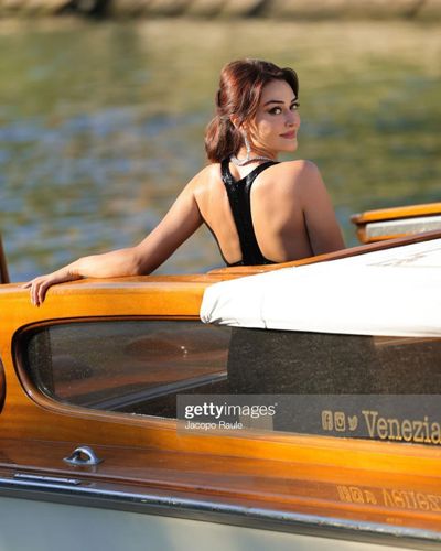 Esra Bilgiç seksi ifşa fotoğrafı 85