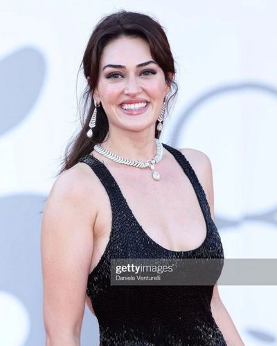 Esra Bilgiç seksi ifşa fotoğrafı 92