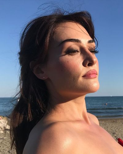 Esra Bilgiç seksi ifşa fotoğrafı 95