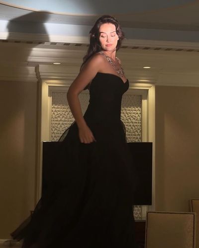 Esra Bilgiç seksi ifşa fotoğrafı 96