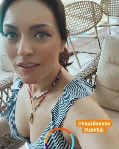 Ezgi Mola seksi ifşa fotoğrafı 18