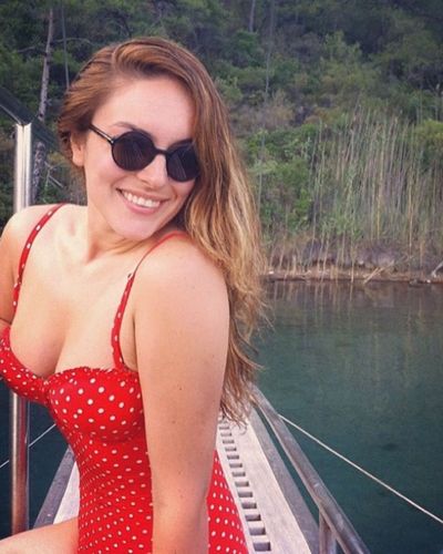 Ezgi Mola seksi ifşa fotoğrafı 24