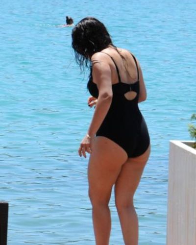 Ezgi Mola seksi ifşa fotoğrafı 26