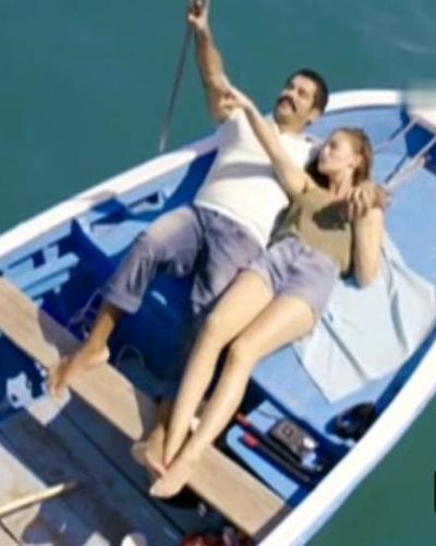Fahriye Evcen Özçivit seksi ifşa fotoğrafı 5 — Aşk Sana Benzer (2015)