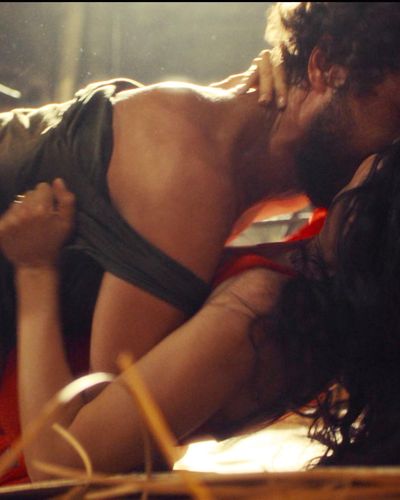 Funda Eryigit seksi ifşa fotoğrafı 10 — Ashes (2024)