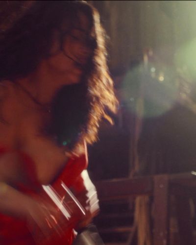 Funda Eryigit seksi ifşa fotoğrafı 8 — Ashes (2024)