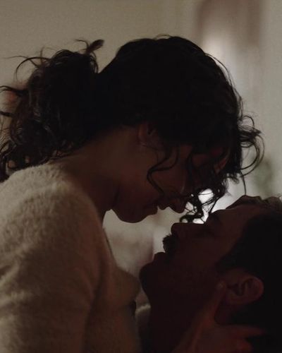 Funda Eryigit seksi ifşa fotoğrafı 11 — Chokehold (2023)