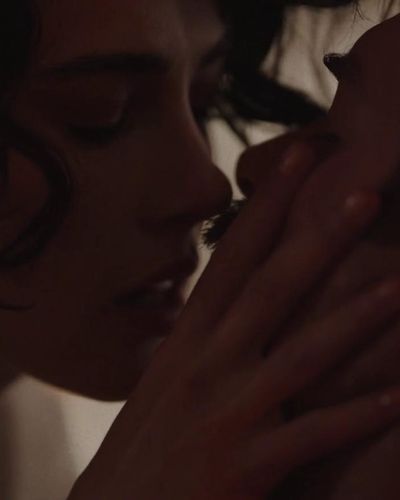 Funda Eryigit seksi ifşa fotoğrafı 14 — Chokehold (2023)