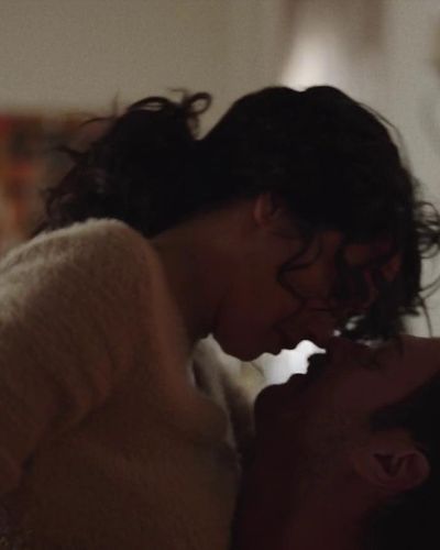 Funda Eryigit seksi ifşa fotoğrafı 18 — Chokehold (2023)