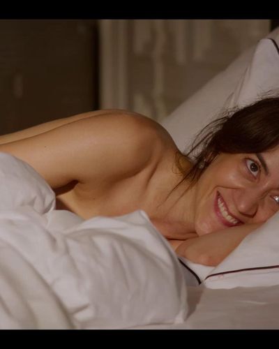 Gizem Erdogan seksi ifşa fotoğrafı 14 — Love & Anarchy (2020)