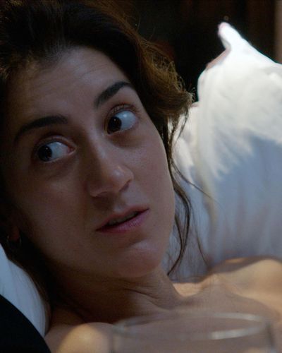 Gizem Erdogan seksi ifşa fotoğrafı 23 — Love & Anarchy (2020)
