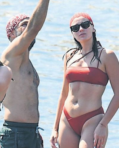 Gizem Karaca seksi ifşa fotoğrafı 295