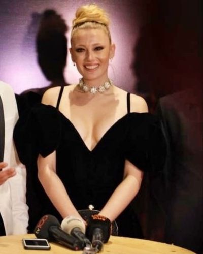 Gizem Karaca seksi ifşa fotoğrafı 318