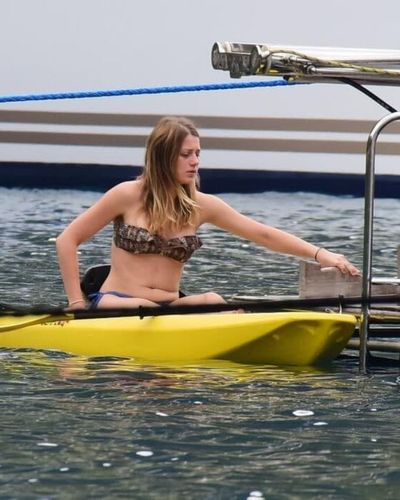 Gizem Karaca seksi ifşa fotoğrafı 399