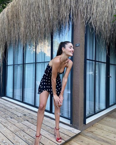 Hande Ercel seksi ifşa fotoğrafı 1099