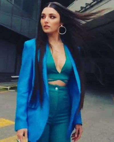 Hande Ercel seksi ifşa fotoğrafı 1198