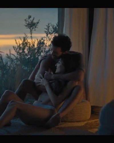 Hande Ercel seksi ifşa fotoğrafı 6 — Chasing The Wind (2025)