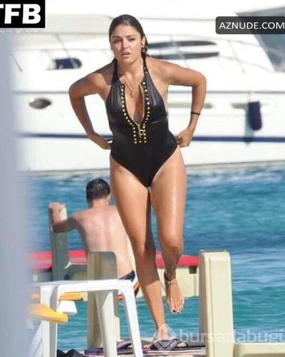 Hande Ercel seksi ifşa fotoğrafı 9 — Hande Ercel Sexy Photos Collection (2022)