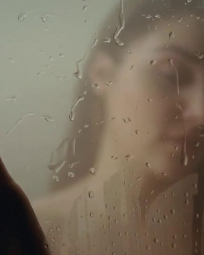 Hande Ercel seksi ifşa fotoğrafı 19 — Love Is In The Air (2020)