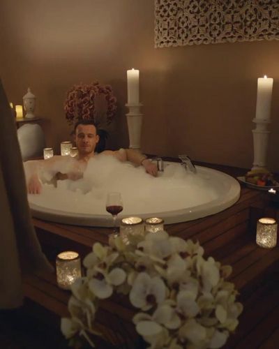 Hande Ercel seksi ifşa fotoğrafı 23 — Love Is In The Air (2020)