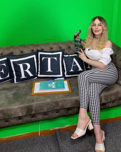 Hande Sarıoğlu seksi ifşa fotoğrafı 111