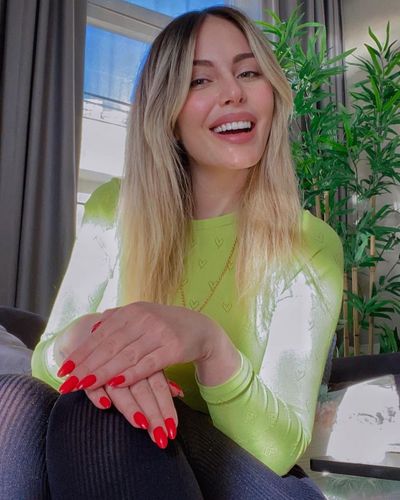 Hande Sarıoğlu seksi ifşa fotoğrafı 119