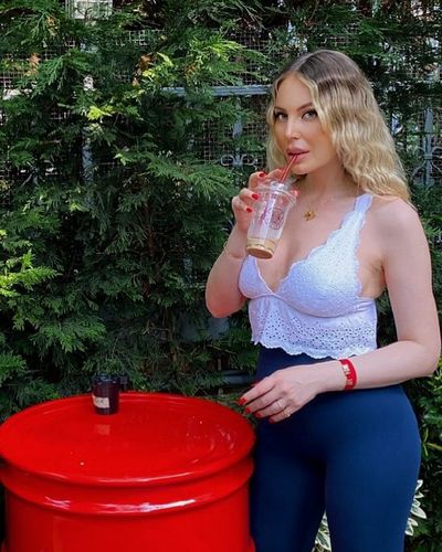 Hande Sarıoğlu seksi ifşa fotoğrafı 133